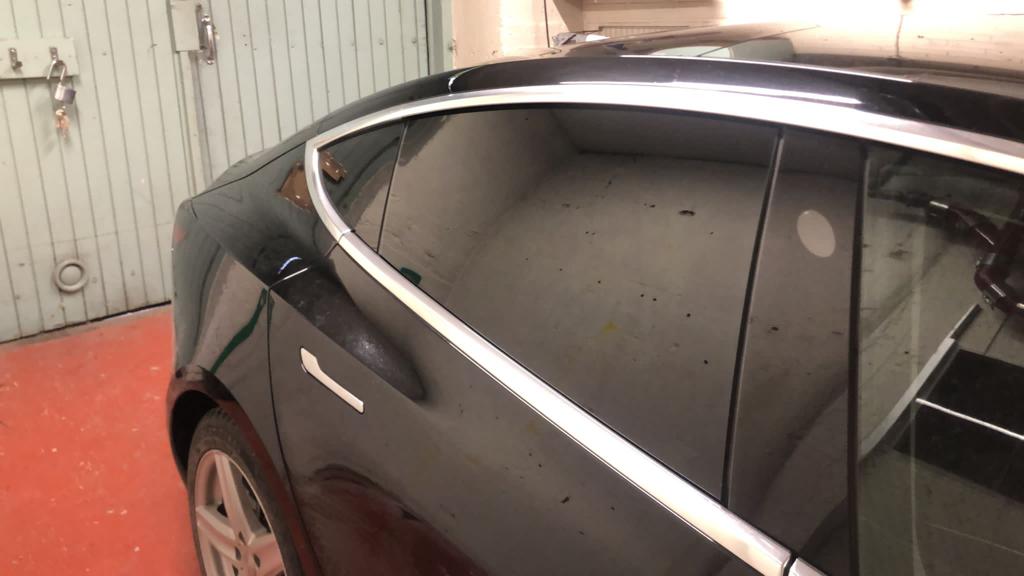 3M auton lasien tummennus Helsinki Tesla