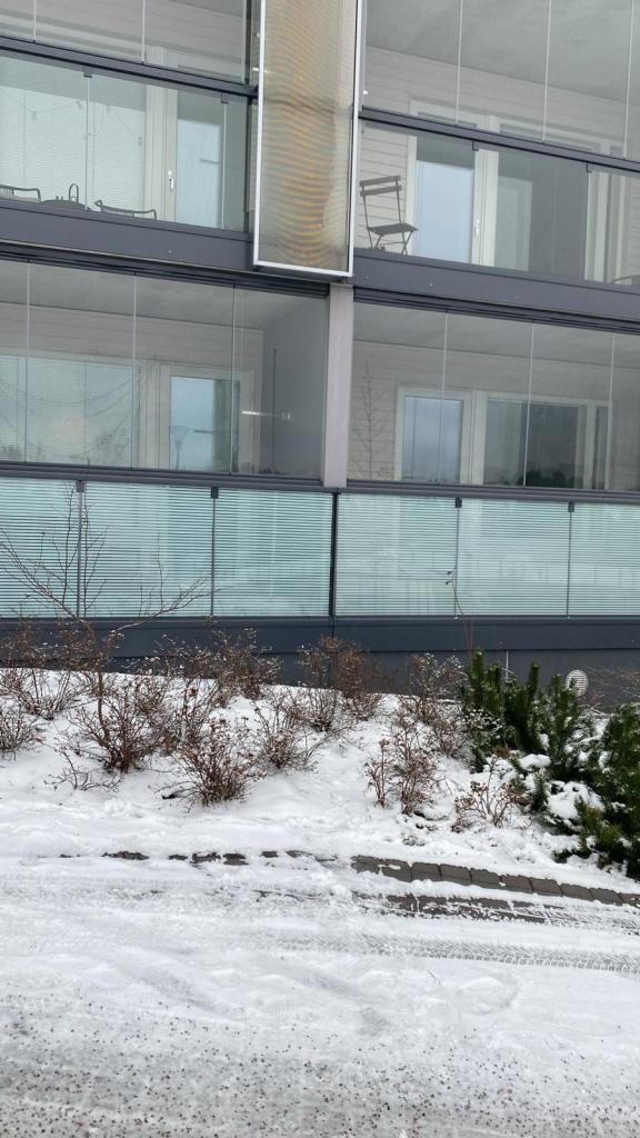 Näkäeste parvekkeelle tai terassille, huurrekalvo, kuvioitu raidallinen