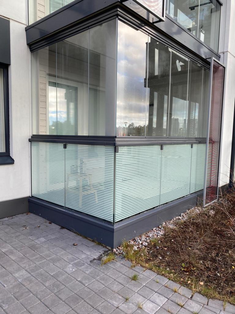 Näkäeste parvekkeelle tai terassille, huurrekalvo, kuvioitu raidallinen