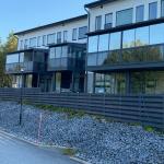 Kuuman lasitetun parvekkeen ratkaisuna ikkunakalvot parvekkeen laseihin ja kattoon