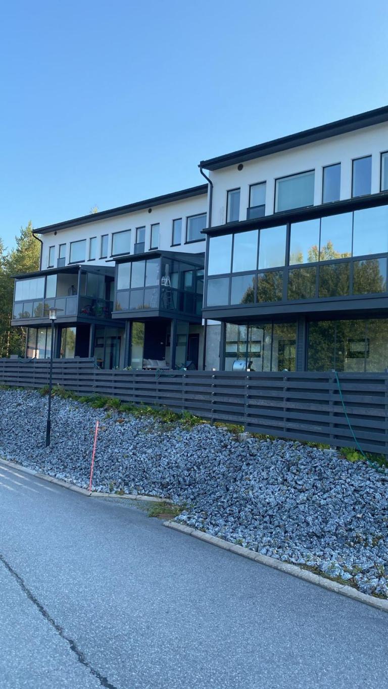 Parvekkeen ikkunakalvot