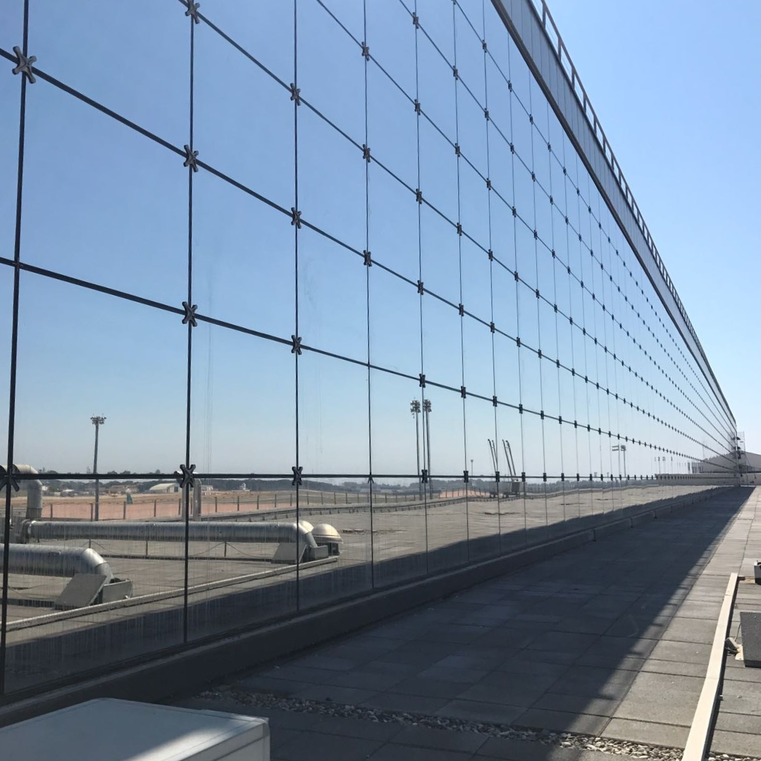 Aurinkosuojakalvo tuo lämpö- ja UV-suojan.