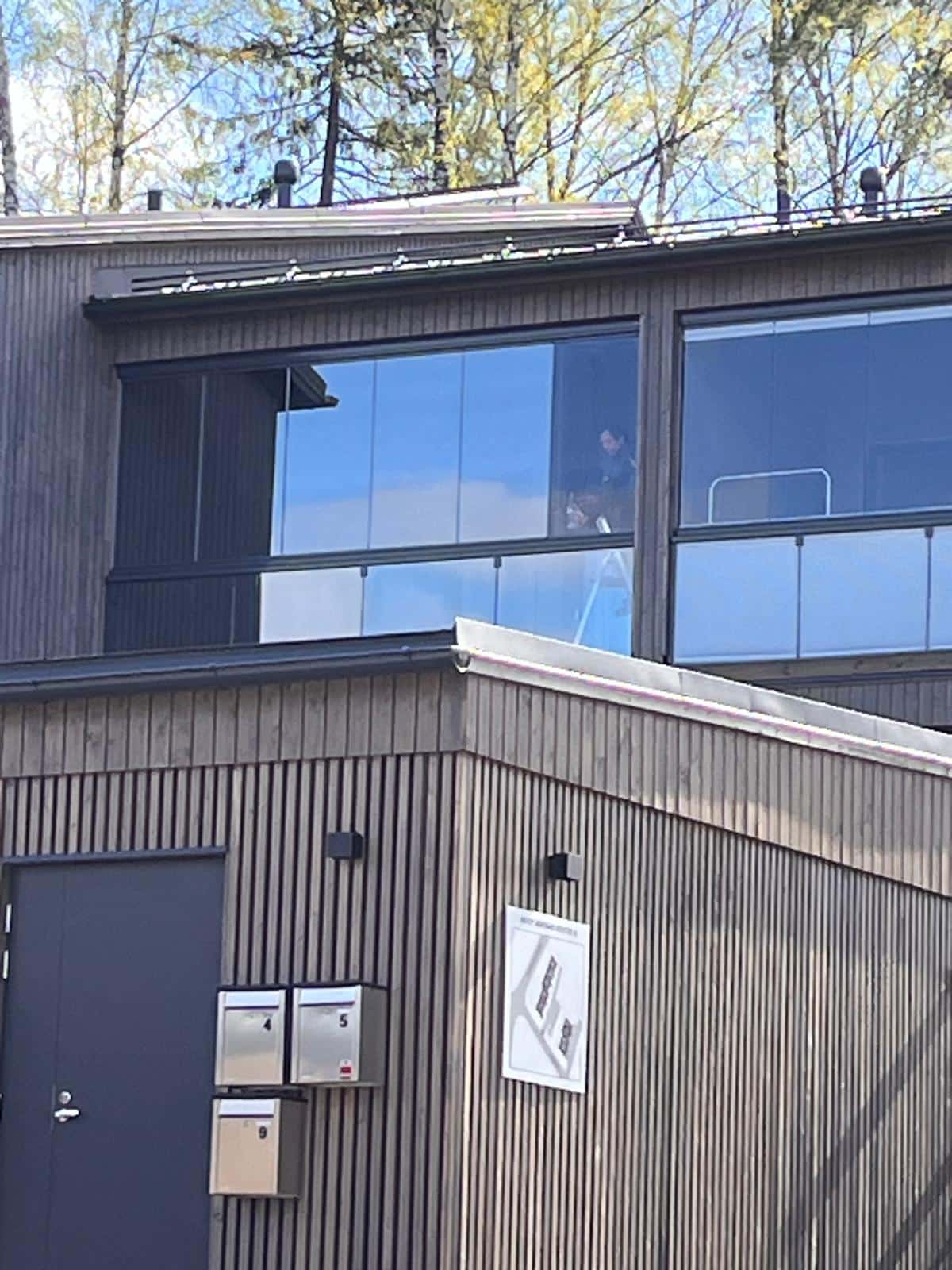 Näkösuoja parvekkeelle ikkunakalvoilla, parvekkeen viilennys